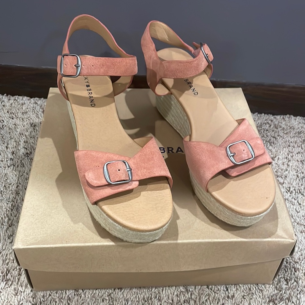NWOT Lucky Brand Platform Sandals